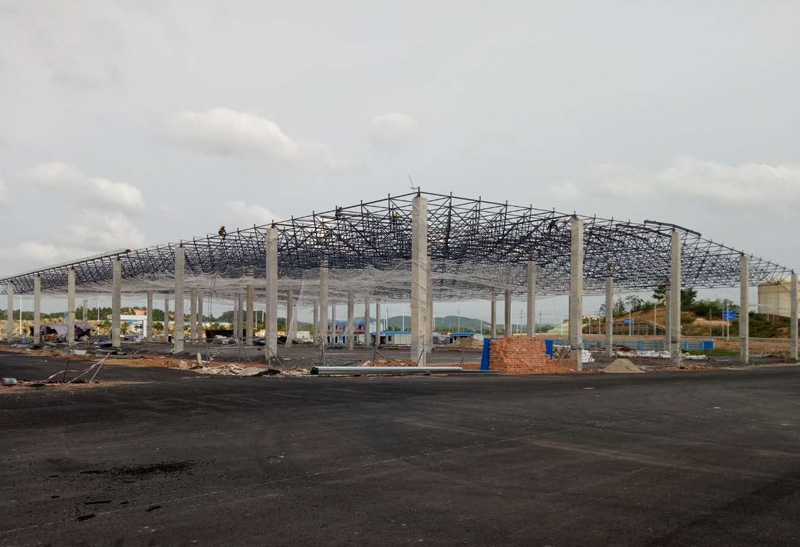 南寧農產品交易中心（一期）B區7停車場屋面網架工程